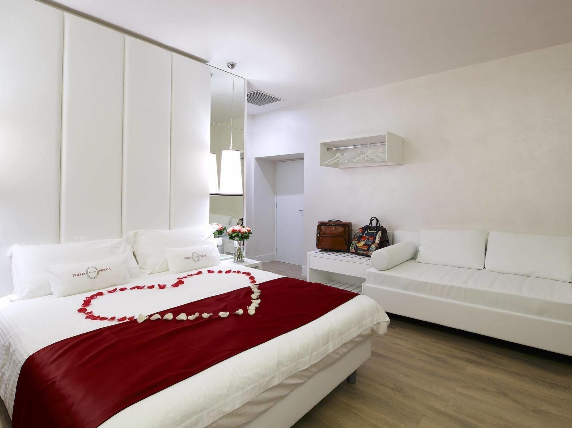 Tullia And Prisca Relais Guest House Рим Екстериор снимка